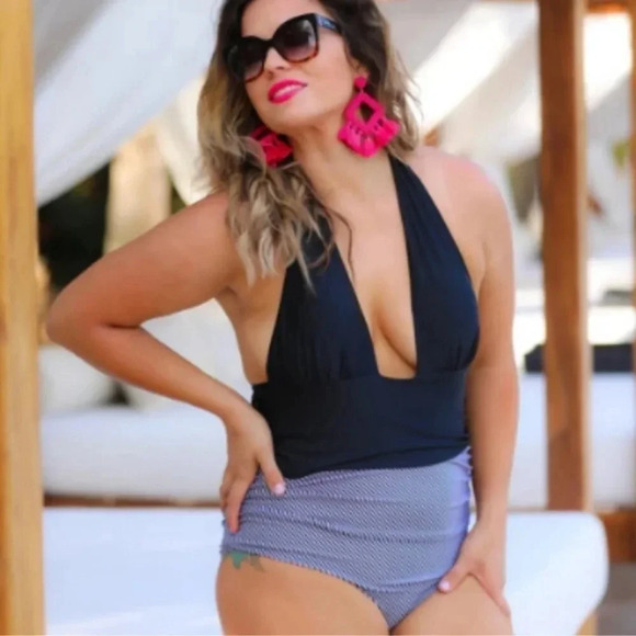 Make A Splash L  Black & White Halter Swimsuit - Picture 2 of 6